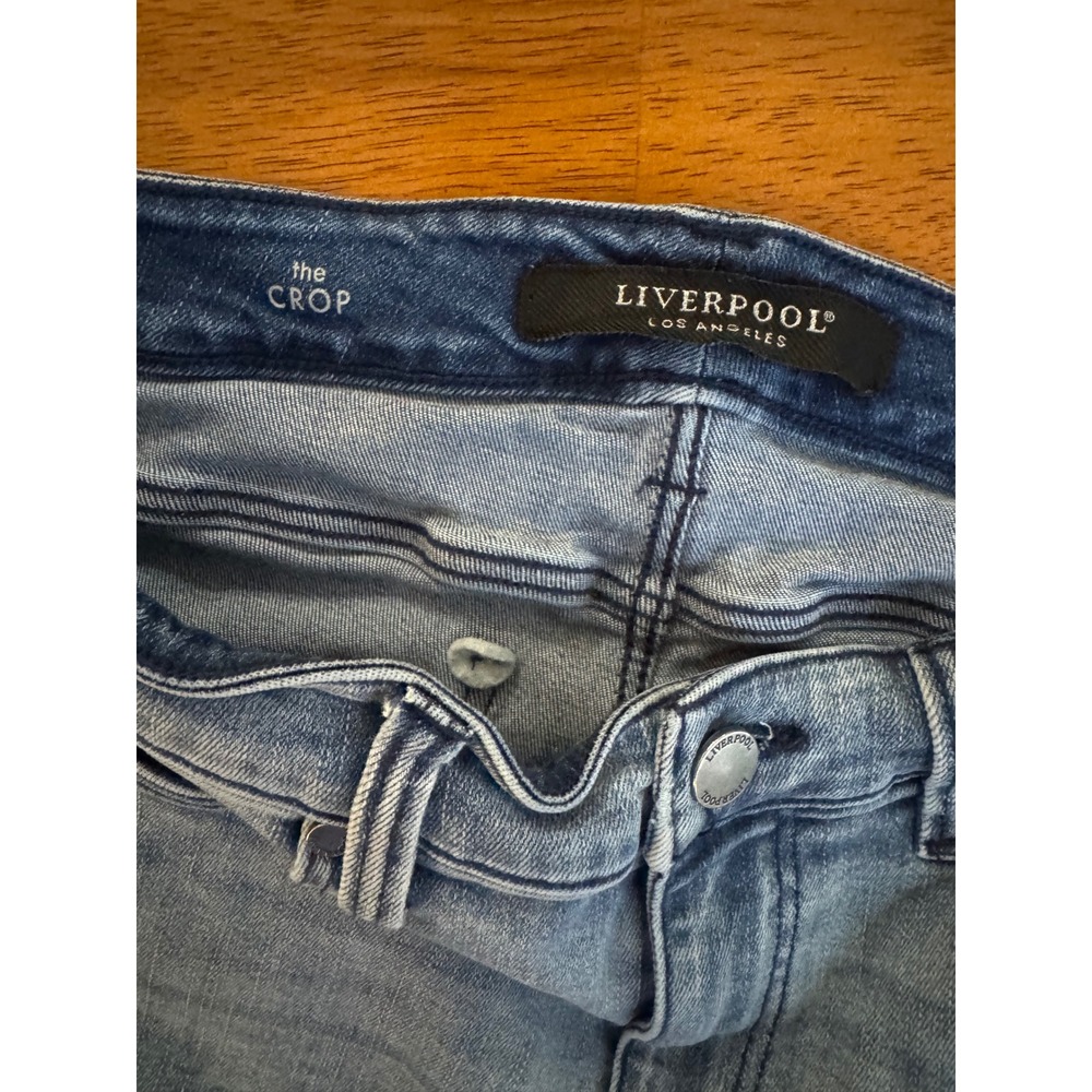Liverpool Los Angeles Women's The Crop Light Wash Cuffed Denim Jeans Size 8/29 - Picture 3 of 11